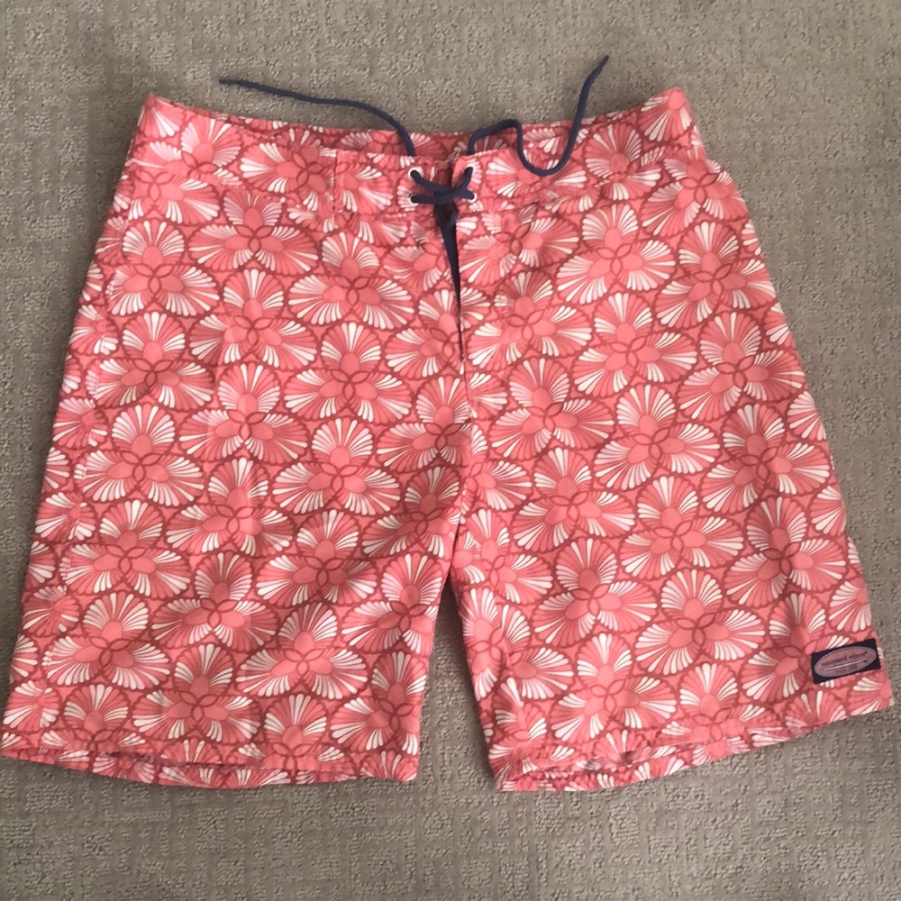 Vineyard Vines men’s board shorts